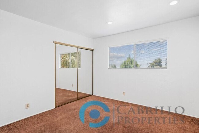 Building Photo - 3964 Manzanita Dr