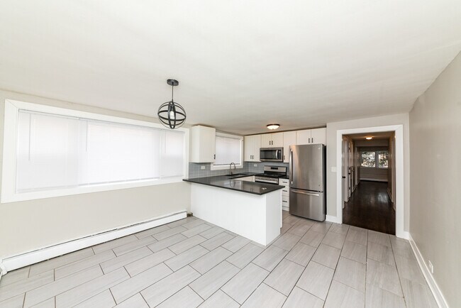 Building Photo - 3058 N Kostner Ave