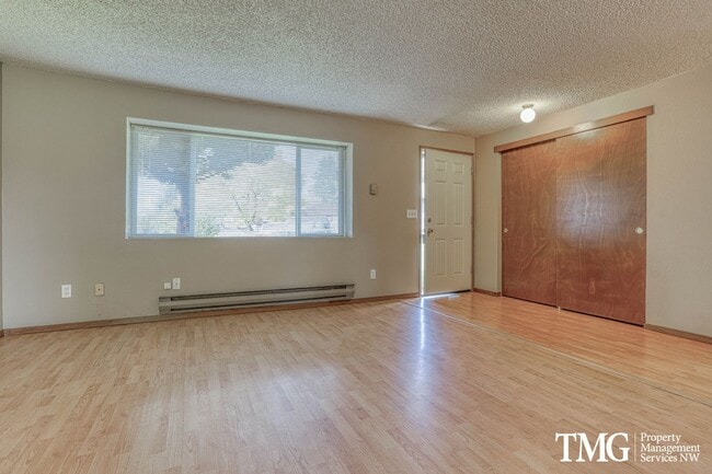 Building Photo - Charming Duplex with Garage Near the Washo...