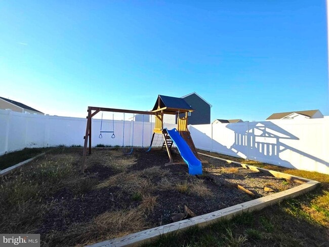 Building Photo - 374 Robbins Farm Rd