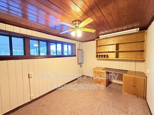 Building Photo - 656 S 11th St