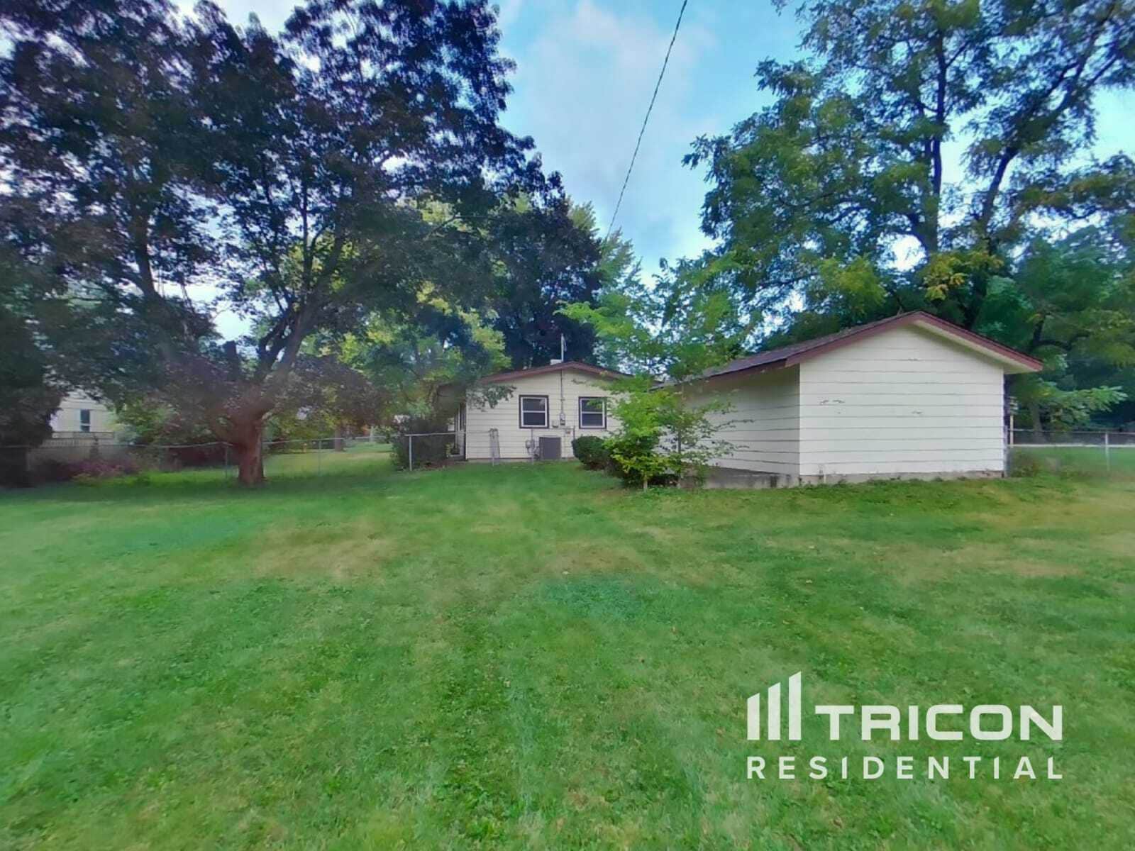Building Photo - 30477 N Oak Grove Ave