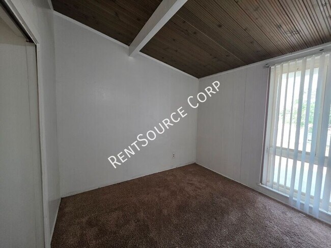 Building Photo - 561 Frances Dr