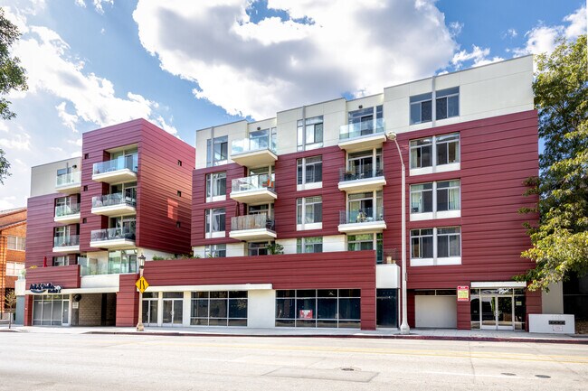 Primary Photo - 119 S Los Robles Ave