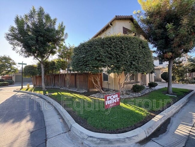 Building Photo - 1422 N PELAGO Ct