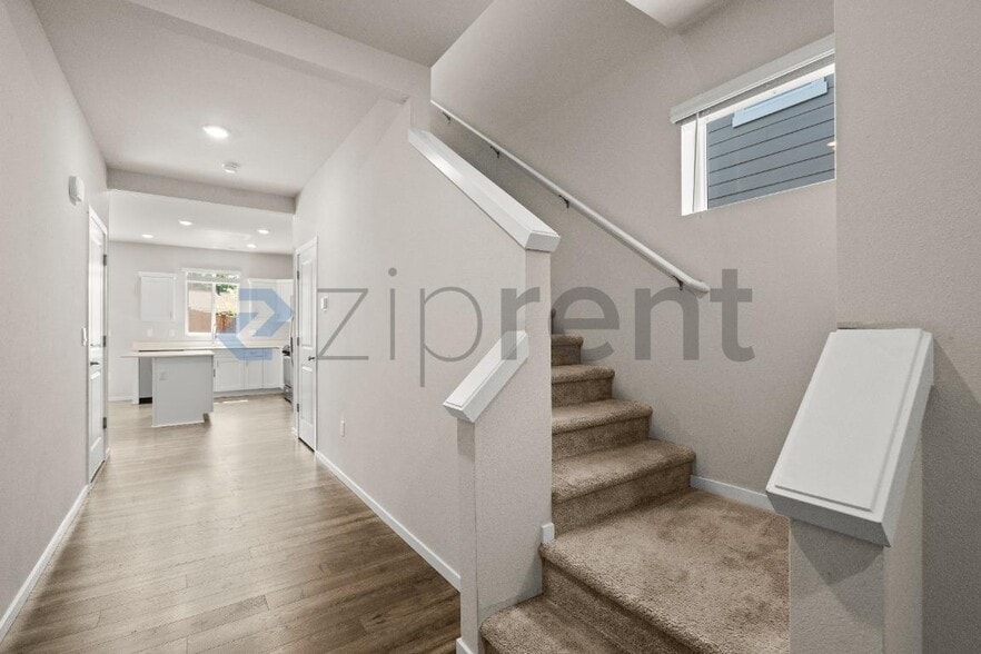 Building Photo - Unit