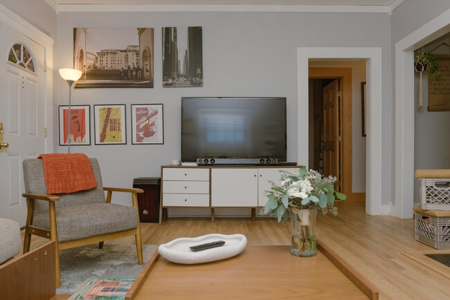 Building Photo - 1707 W 43rd St