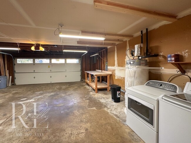 Building Photo - A Warm & Welcoming Rambler in the Heart of Central Kitsap