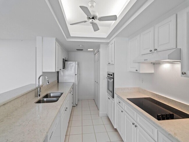 Building Photo - 5151 Jimmy Buffett Mem Hwy