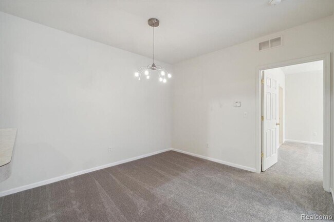 Building Photo - 15980 Morningside