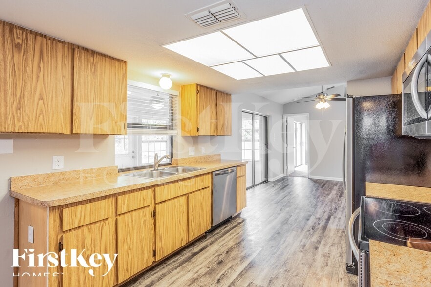 Building Photo - 1371 Maracaibo St