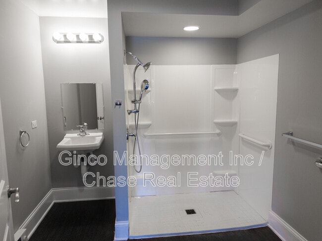 Building Photo - 115 N Hickory St