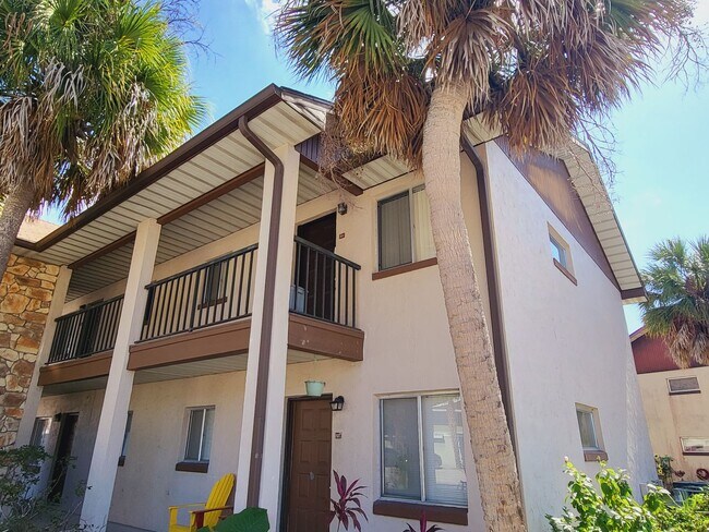 Building Photo - Upgraded 1 Bedroom Top Floor Unit in Winte...