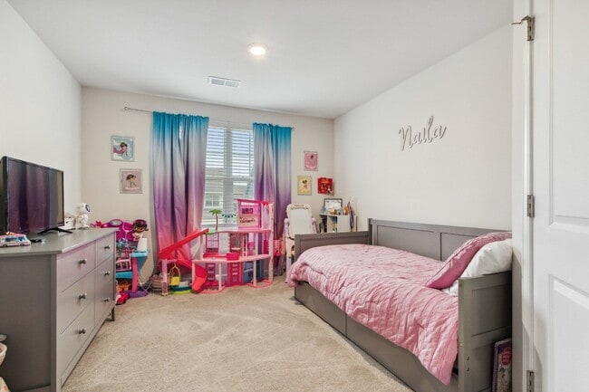 Building Photo - Well maintained 3-Bed 2.5 Bath Townhouse i...