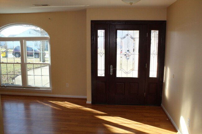 Building Photo - Beautiful 4 BR w/fenced yard in Brownsburg!