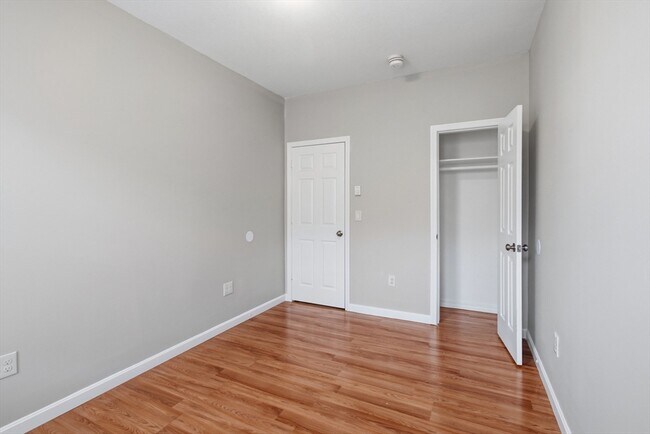 Building Photo - 194 Lyman St