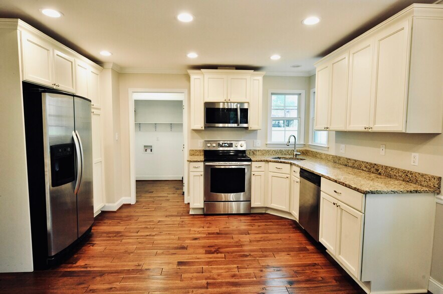 Building Photo - 962 Saint Catherines Dr