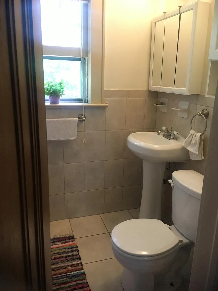 Building Photo - 81 Tooker Ave