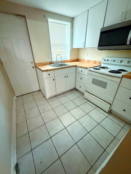 Kitchen - 3621 Wallace St