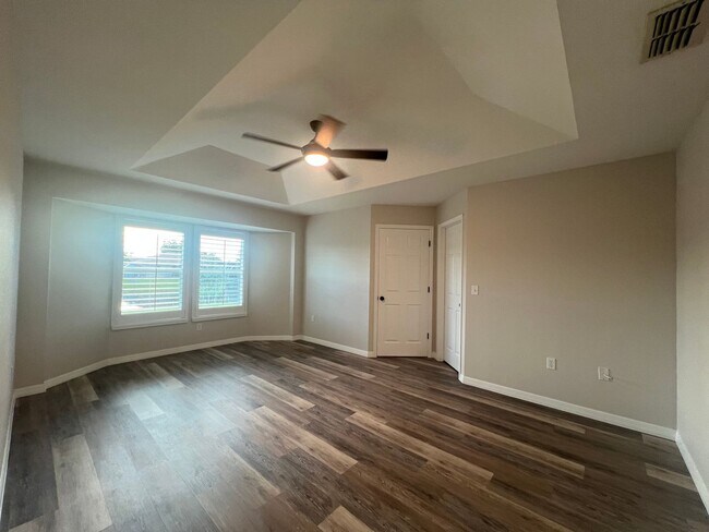 Building Photo - Fully Renovated Home in San Carlos with Wa...