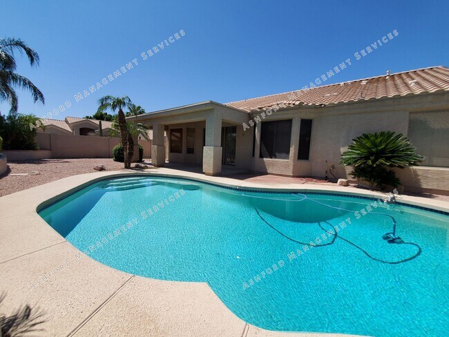 Building Photo - 3 BEDROOM WITH POOL NORTH SCOTTSDALE