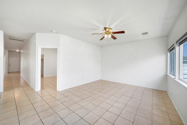 Building Photo - 1102 Grassy View Dr