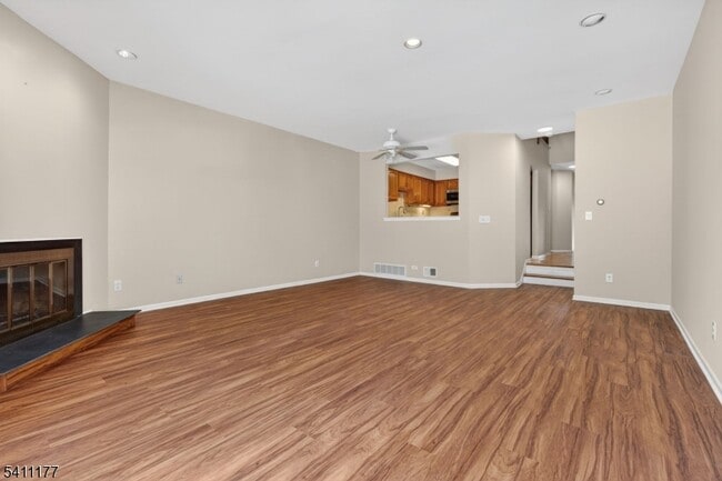 Building Photo - 140 Kingston Ct