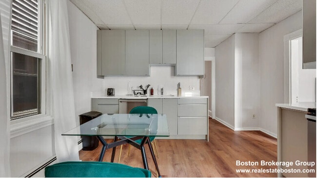 Building Photo - 823 Dorchester Ave