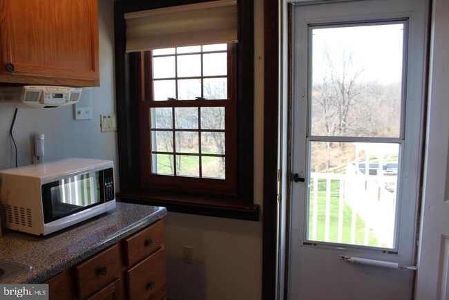 Building Photo - 1934 Bleim Rd