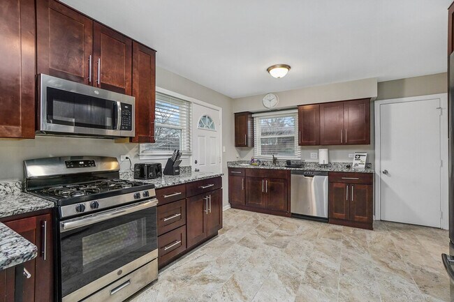 Building Photo - 3758 Cherry Hills Dr