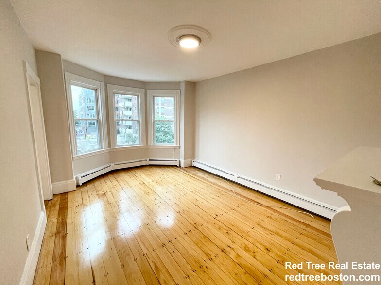 Building Photo - 1570 Tremont St