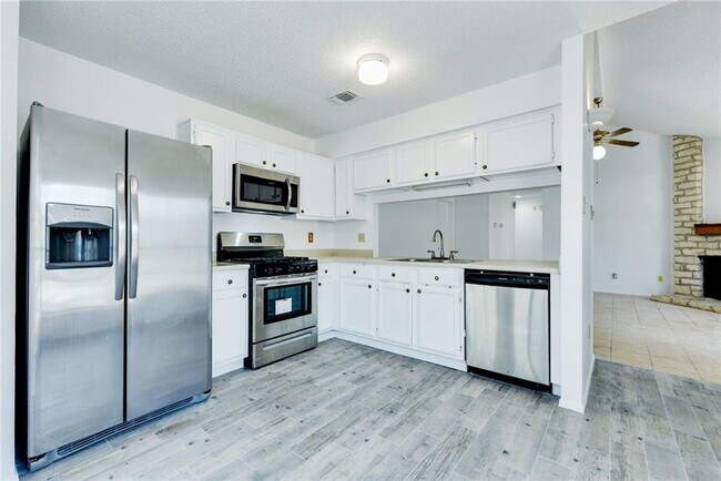 Building Photo - 16803 Pocono Dr