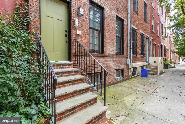 Primary Photo - 1926 Bainbridge St