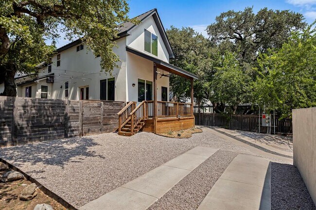 Building Photo - 2812 Oak Springs Dr