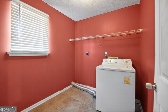 Building Photo - 245 Vaness Dr