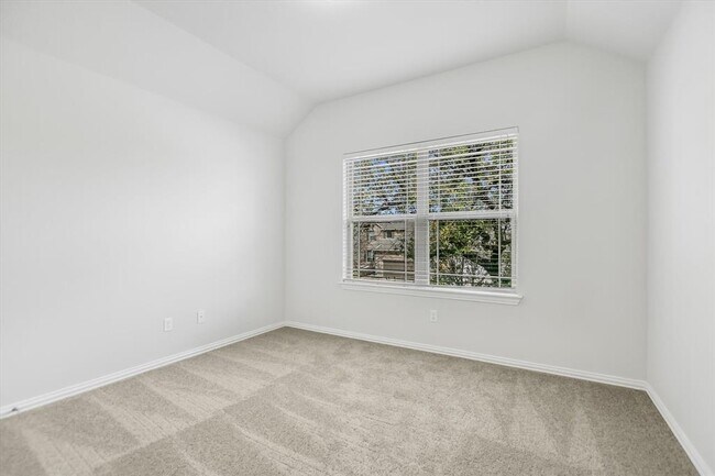 Building Photo - 3741 Bainbridge St