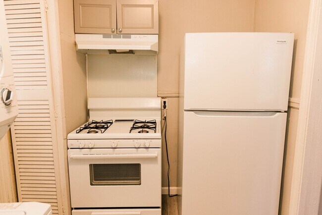 Building Photo - LEASING SPECIAL: 1/2 MONTH FREE IF SIGNED BY 8/10/2026