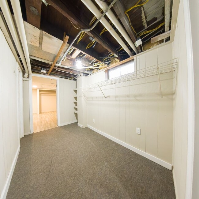 Building Photo - Updated 3 Bedroom 2.5 Bathrooms