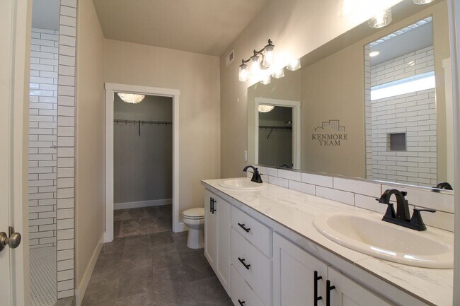 Building Photo - 9813 Chinook Dr