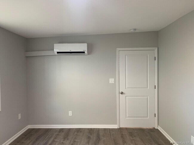 Building Photo - 21 Collegeview Ave