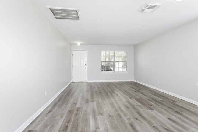 Building Photo - 15111 Western Skies Dr