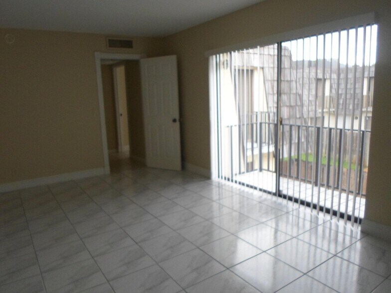 Building Photo - 1674 Forest Lakes Cir