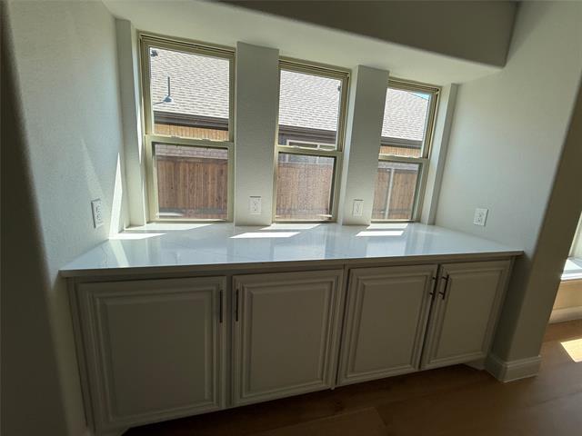 Building Photo - 302 Kettlewood Dr