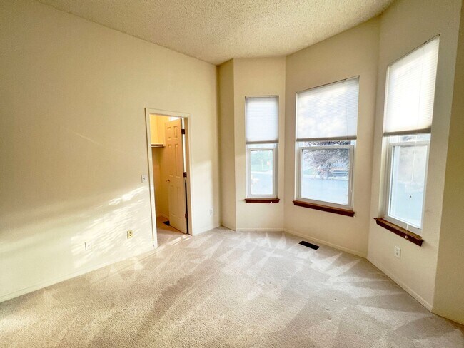 Building Photo - Open Ranch with 3 beds 2 baths and a 2-car...