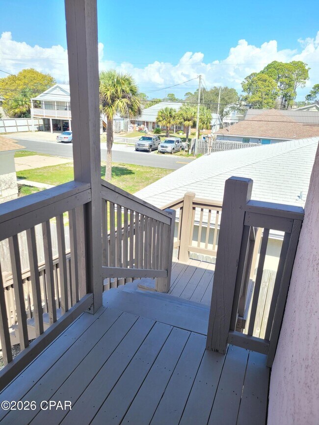 Building Photo - 4008 Crescent Dr