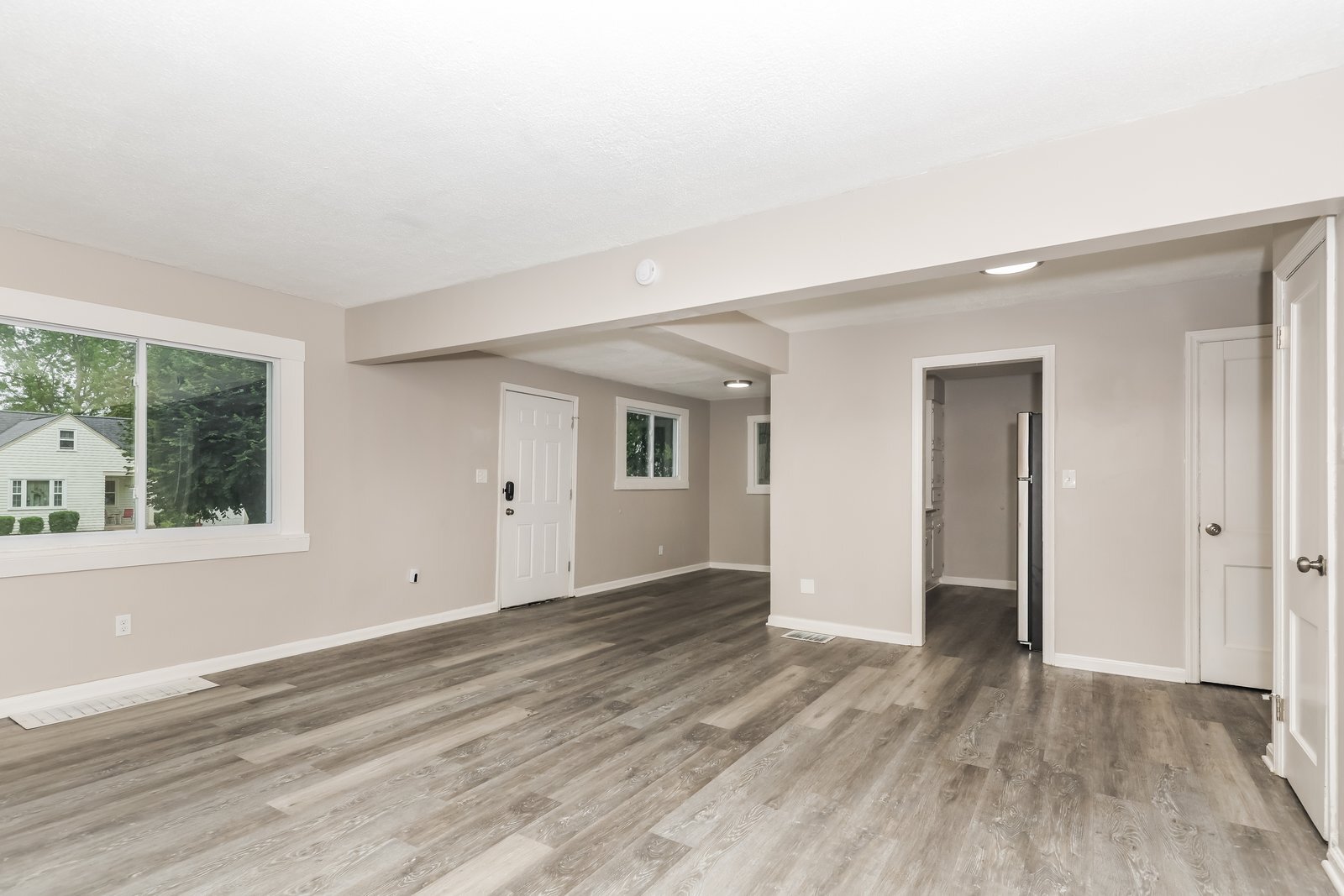 Building Photo - 1543 Vancouver Dr