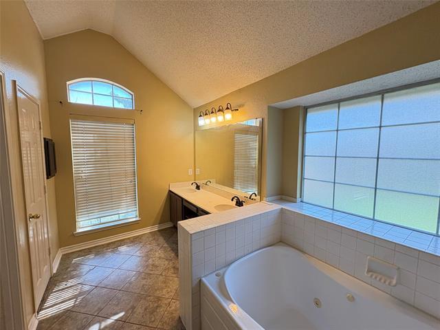 Building Photo - 2925 Goldenwave Dr