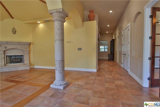 Building Photo - 2623 Kangaroo Ct