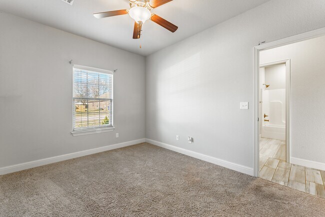 Building Photo - 2237 Aspen