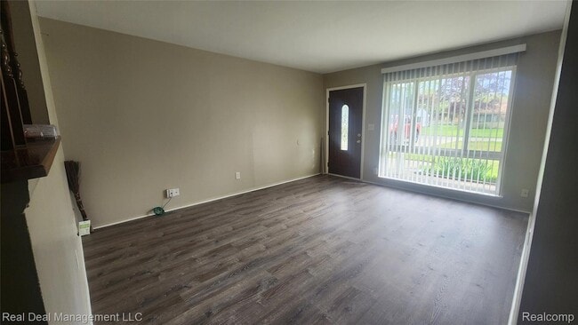 Building Photo - 2523 Empire Dr